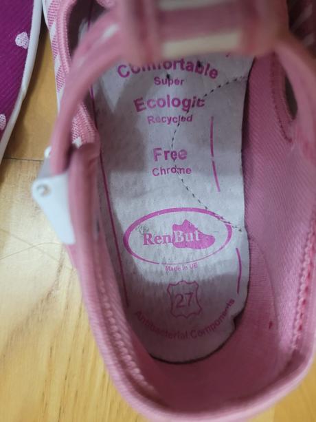 Sándalky, ren but,28