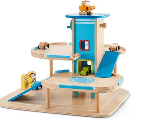 Drevená parkovacia garáž s výťahom, 