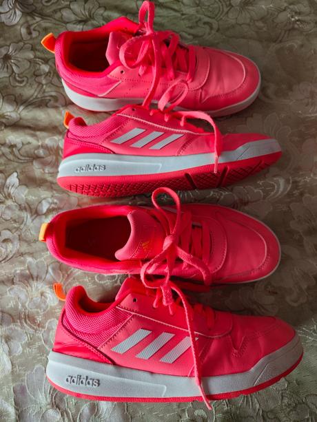 Dvoje tenisky, top stav, adidas,37
