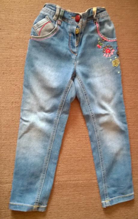 Rifle s kvetovanou výšivkou 104, next,104