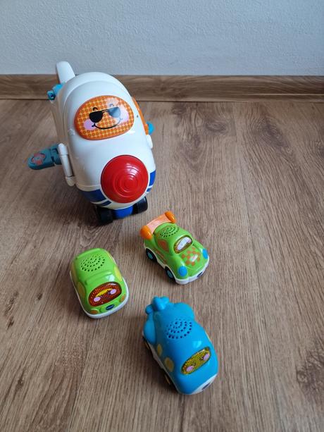Vtech tut tut nákladné lietadlo,