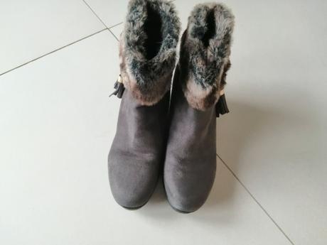 Dámske kotníkové čižmy s kožušinkou, clara barson,38