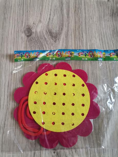 Montessori hračka - kvet na zošívanie - 3 farby, 