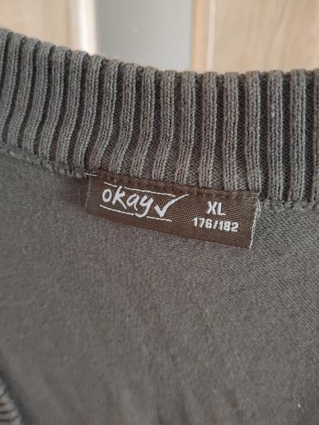 Svetrik na gombiky xl, okay,xl