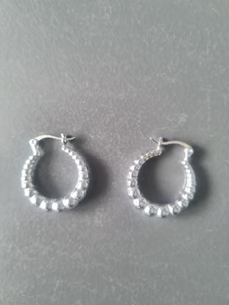 Strieborne nausnice, 