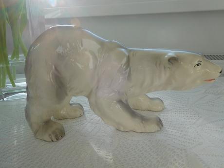 Veľká porcelánová figúrka - medveď polárny,