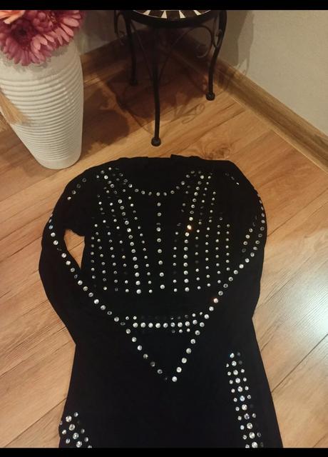 Šaty s kamienkami, m