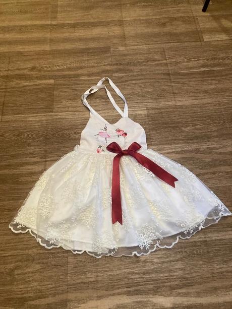 Šaty s motívom tanečnice, 104