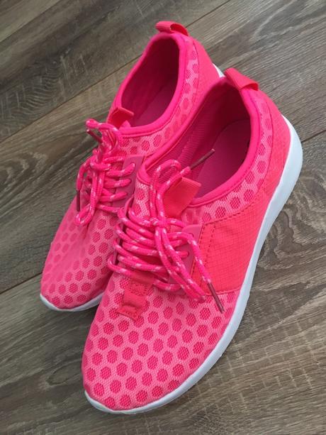 Ľahučké tenisky, 37