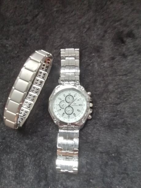 Pánske hodinky a náramok grátis, 