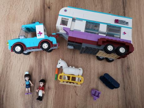 Lego friends 41125 veterinársky príves s koňom, 