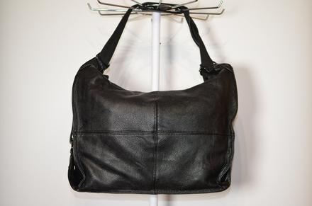 Čierna kabelka-kabelkoruksak, 