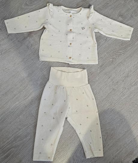 Detské krémové pyžamo č.74 (6-9 mesiacov, h&m,74