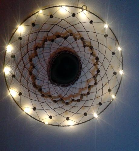 Svietiaca mandala rozptýlenia energie uvoľnením na,