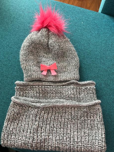 Čiapka a nákrčník, 