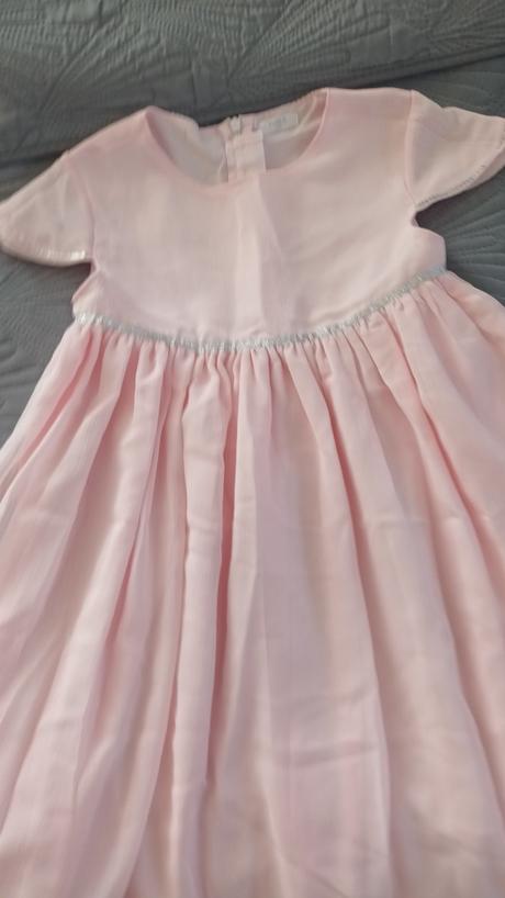 Ružové šatôčky so striebornými prvkami, 134