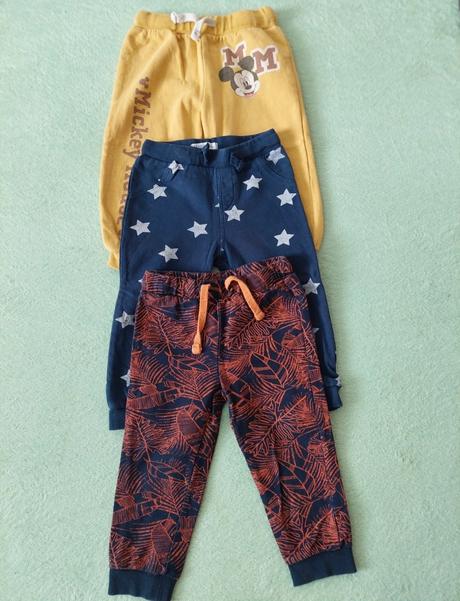 3 tepláčky, disney,92