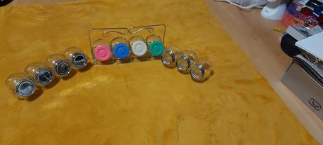 Sklenené koreničky zo stojanom, 