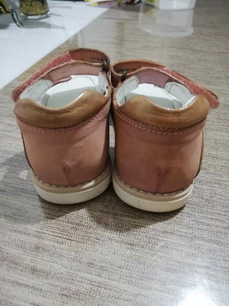 Sandalky, lasocki,26