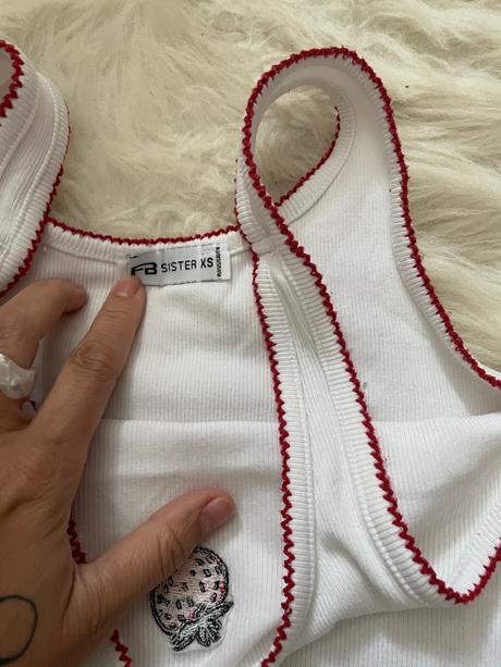 Tielko s jahododou, xs