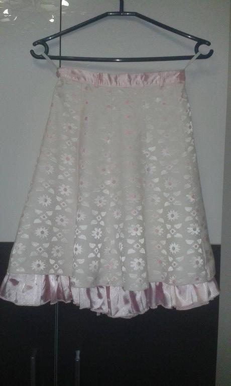 Dievčenský kostým, 146