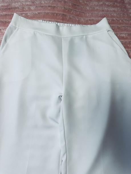 Biele rozšírené elegantné nohavice s 2 vreckami, l / m