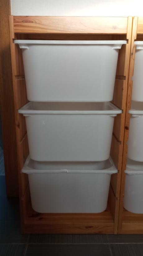 Regál ikea s boxami, 