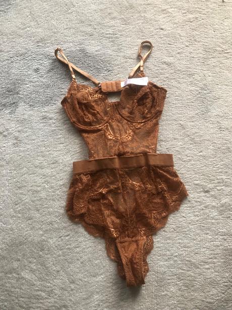 Luxusne cipkovane body zn. ann summers, xs