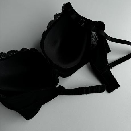 Mierne vystužená podprsenka s kosticou čierna 8860, 75b / 80b / 85b / 90b