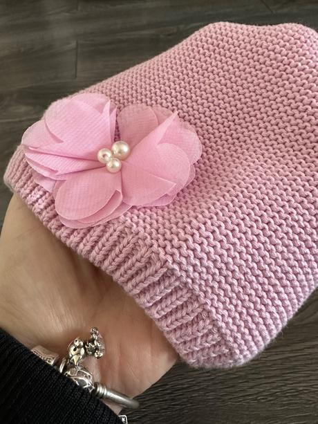 Krasna ciapka s kvetom, 54