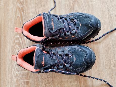 Turisticke topanky, 32