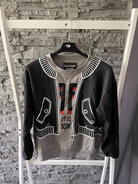 Moschino v.s, moschino,s