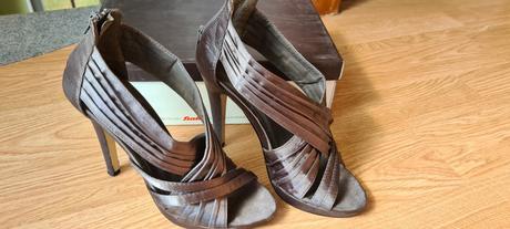 Spoločenské sandále, baťa,37