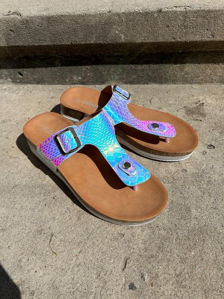 Šľapky medzi prsty, 38