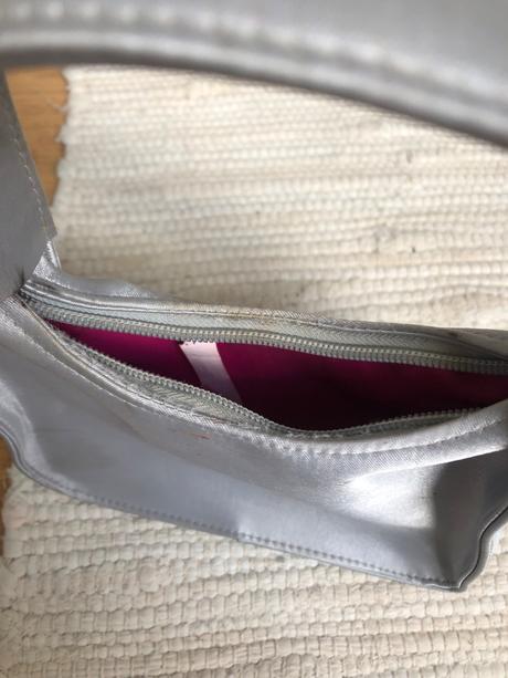 Strieborná kabelka do ruky, 