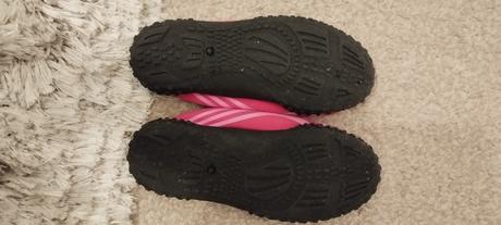 Topánky do vody, 28