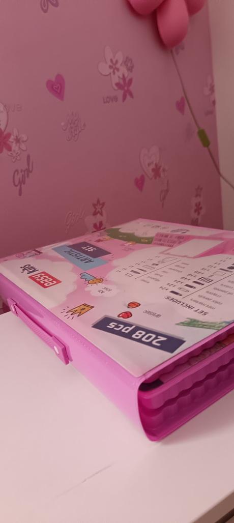 Obrovský kufrík s množstvom farbičiek,fixiek,