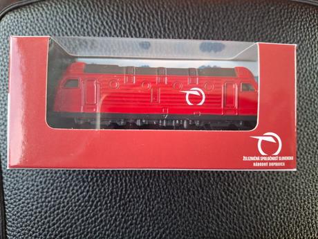 Kovová lokomotíva železnice slovensko, 