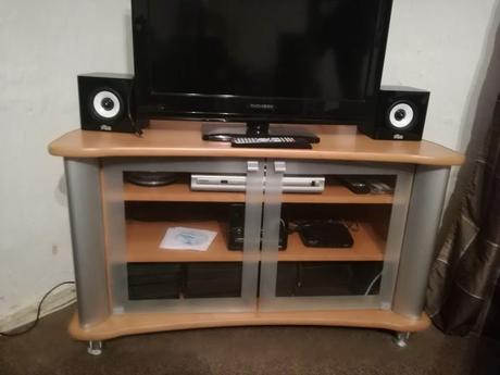 Stolik pod televizor, 