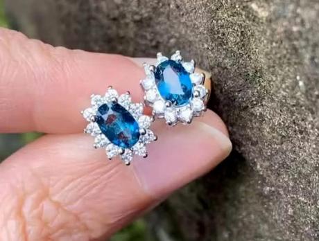 Strieborné s925 náušnice s modrým topázom, 