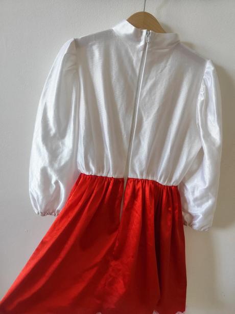 Satenové šaty, 134