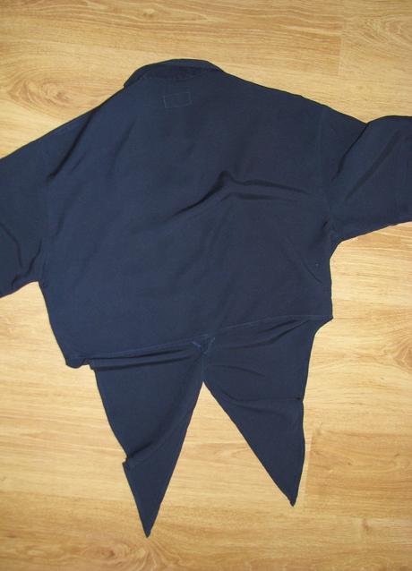 Tmavomodrá blúzka , s