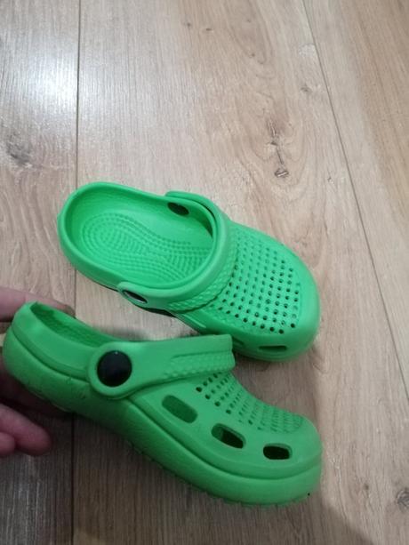Zelené crocsy, 23