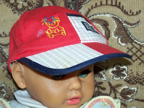 Šiltovka nosená v zadu na gumičku, 92