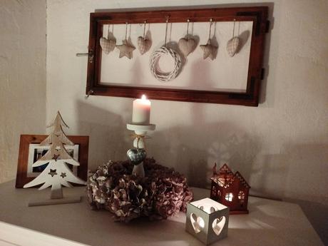 Starý drevený okenný rám, 