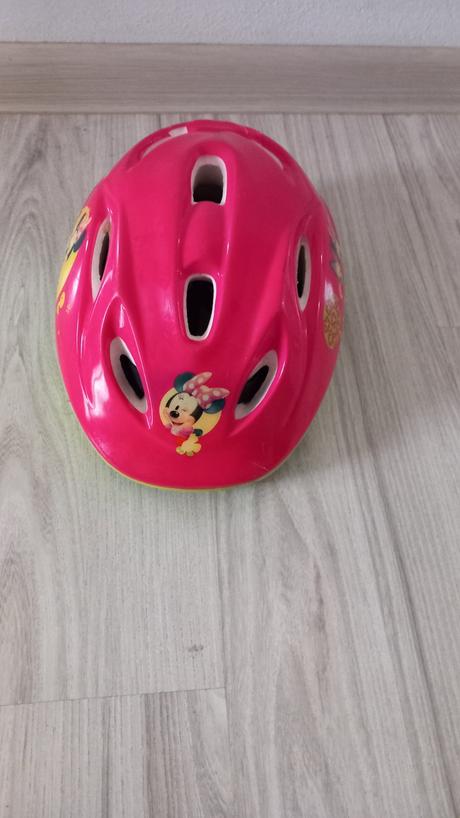 Prilba na bicykel, s