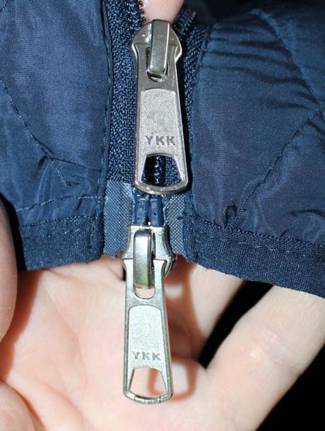 Tmavo-modrá vesta č.s, s