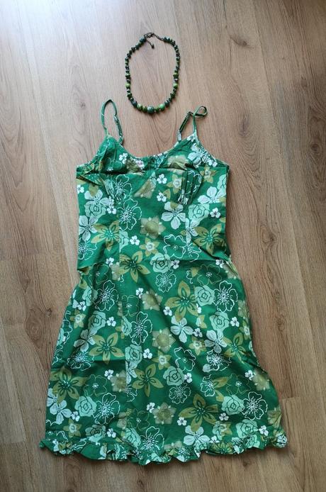 Šaty zelene na ramienka a náhrdelník, clockhouse,s