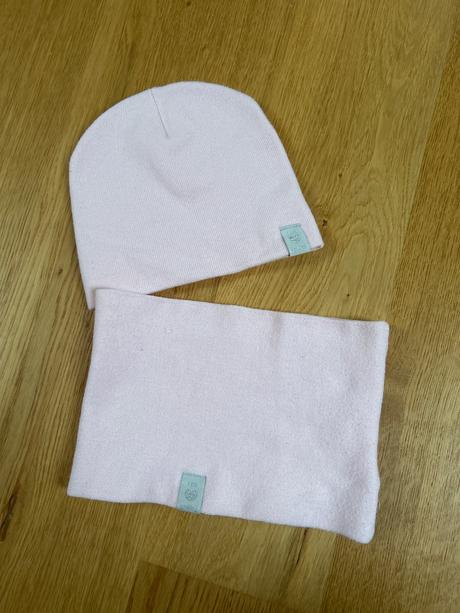 Suprava čiapka a nakrčnik, c&a,104