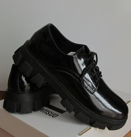 Kožené poltopánky - lakovky c. 39, 39